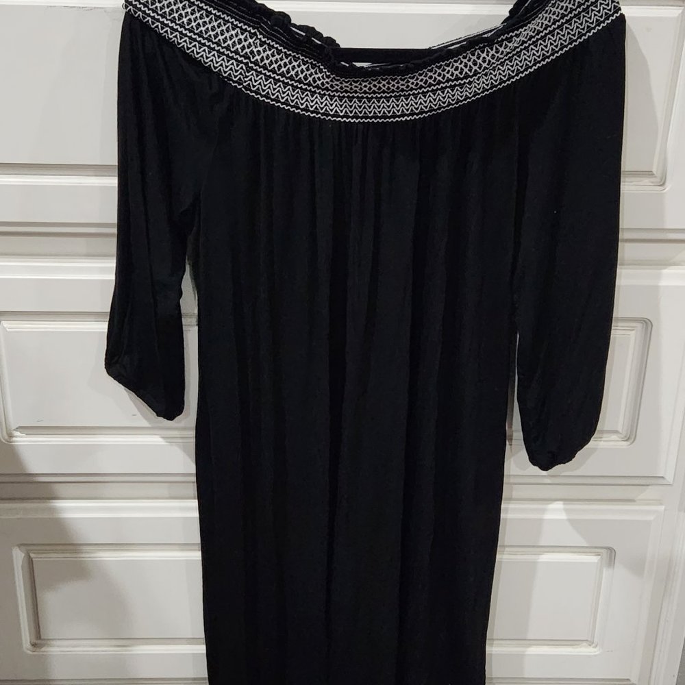 SALE!!! New Off the Shoulder Dress!. PRICE REDUCED - Picture 3 of 4
